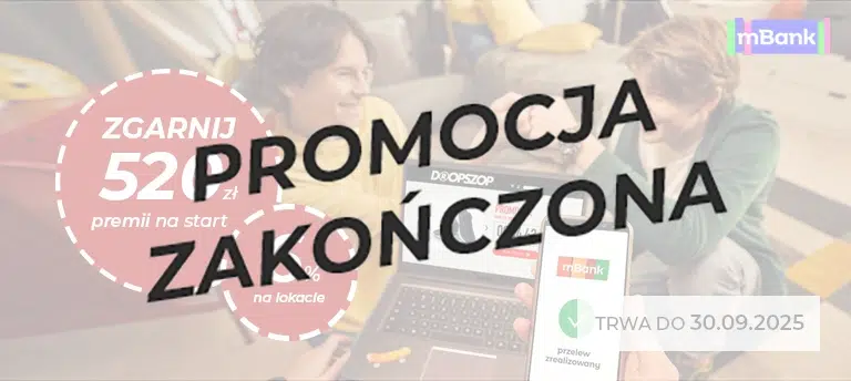Promocja mBank – zgarnij 520 zł premii na start i 6% na lokacie. Oferta „Mogę Jeszcze Więcej IV” dla młodych, ważna do 30.09.2025. Dwóch chłopaków świętuje udany zakup online, widoczny ekran z przelewem w aplikacji mBank. Na środku napis PROMOCJA ZAKOŃCZONA.