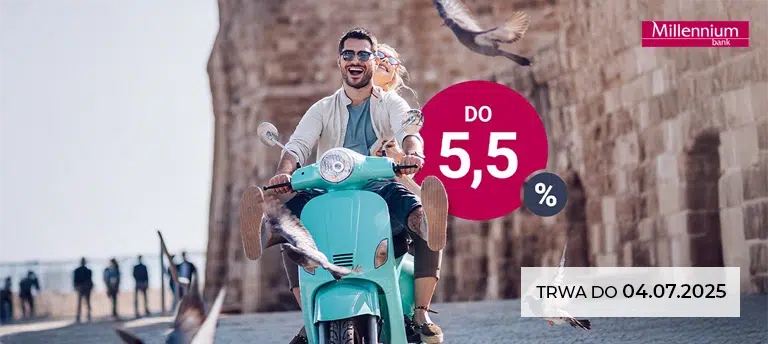 Millennium Bank – promocja konta oszczędnościowego z oprocentowaniem do 5,5%. Oferta ważna do 04.07.2025. Uśmiechnięta para na turkusowym skuterze wśród gołębi, logo Millennium w prawym górnym rogu.