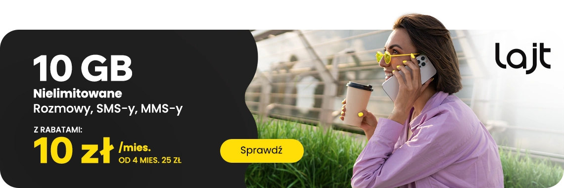 Promocja Lajt Mobile – 10 GB i nielimitowane rozmowy, SMS-y, MMS-y za 10 zł miesięcznie przez pierwsze 4 miesiące. Kobieta z telefonem i kawą.