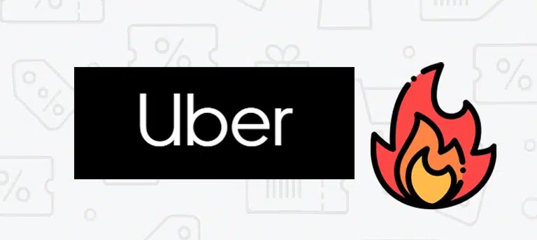 Logo Uber na czarnym tle obok ikony płomienia oznaczającej gorącą promocję. W tle szare grafiki symbolizujące kupony i rabaty.