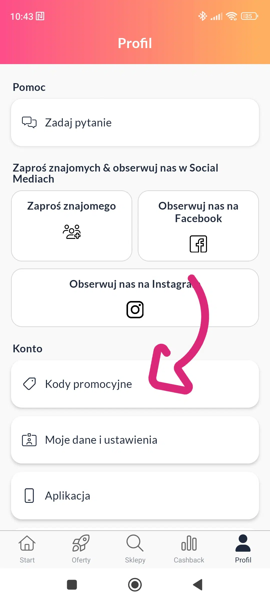 Ekran aplikacji Refunder – zakładka Profil z sekcją Konto oraz opcją ‘Kody promocyjne’, zaznaczoną różową strzałką.