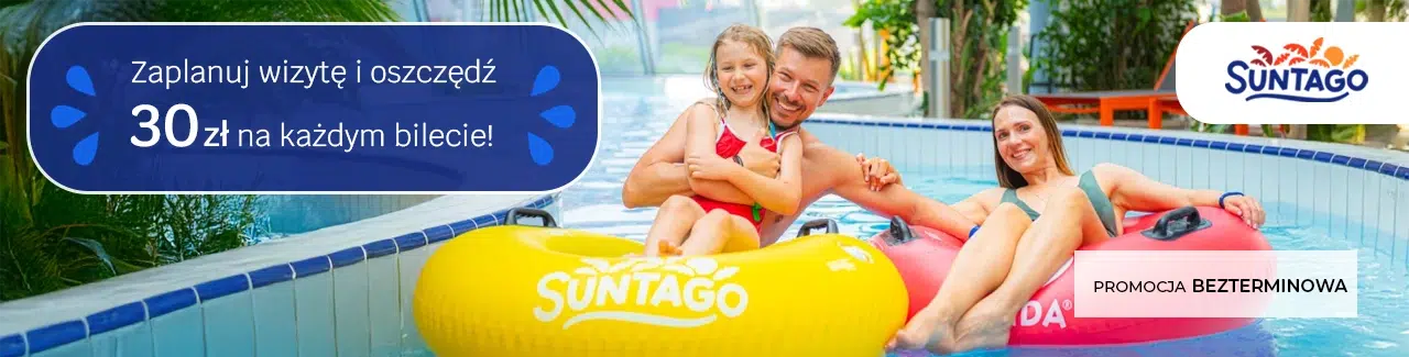 Promocja w parku wodnym Suntago – 30 zł zniżki na każdy bilet. Rodzina na pontonach w strefie basenowej parku wodnego Suntago.