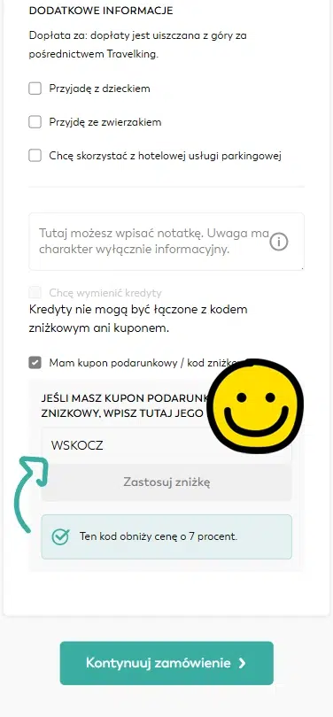 Mobilny zrzut ekranu formularza rezerwacji Travelking z wpisanym kodem rabatowym WSKOCZ oraz komunikatem potwierdzającym naliczenie 7% zniżki.