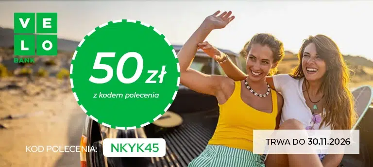 Mobilny baner promocji VeloBank z kodem polecenia NKYK45. Grafika informuje o możliwości otrzymania 50 zł za otwarcie konta, a w prawym dolnym rogu znajduje się informacja, że promocja trwa do 30.11.2026. W tle widoczne są dwie uśmiechnięte osoby siedzące na samochodzie podczas letniego wyjazdu.