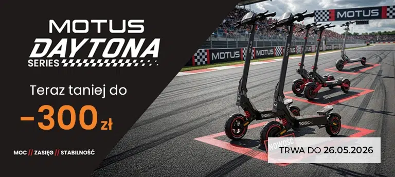 Mobilny baner promocji hulajnogi elektrycznej Motus Daytona Series. Na grafice widoczne są hulajnogi Motus ustawione na torze wyścigowym oraz informacja o obniżce do 300 zł i promocji ważnej do 26.05.2026.