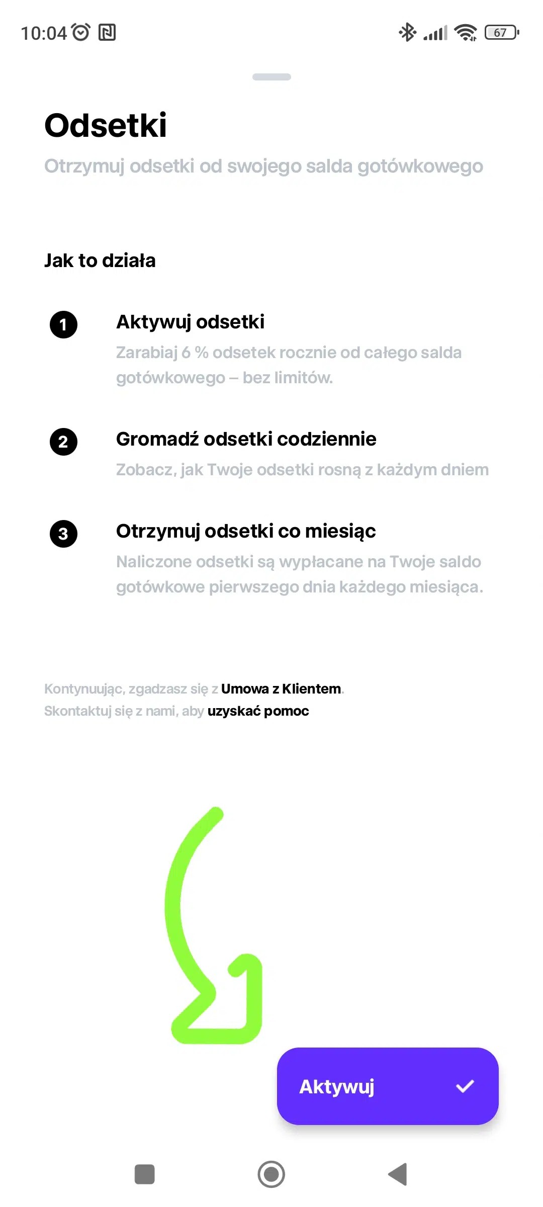 Mobilny ekran aktyacji odsetek w aplikacji Trade Republic z instrukcją działania oprocentowania 6% od gotówki. Zielona strzałka wskazuje przycisk „Aktywuj”, który uruchamia naliczanie codziennych odsetek.