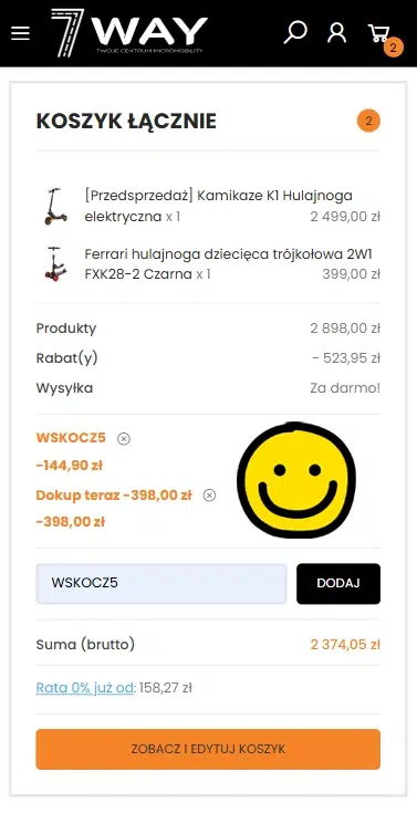 Zbliżenie na podsumowanie koszyka w sklepie 7Way podczas zakupu hulajnogi elektrycznej Kamikaze K1. Na liście produktów widoczna jest również hulajnoga dziecięca Ferrari dodana w promocji za 1 zł. Grafika pokazuje aktywny kod rabatowy WSKOCZ5, dodatkowe rabaty oraz końcową cenę zamówienia po wszystkich obniżkach.
