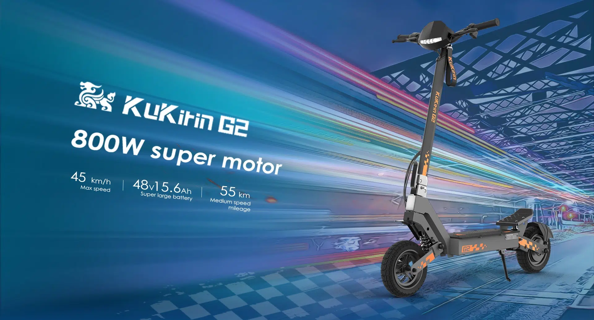 Grafika prezentująca hulajnogę elektryczną KuKirin G2 wyposażoną w silnik o mocy 800 W. Na niebieskim tle z efektem dynamicznych smug świetlnych widoczne są najważniejsze parametry modelu: prędkość maksymalna do 45 km/h, akumulator 48 V 15,6 Ah oraz zasięg do 55 km. Hulajnoga pokazana jest z boku, co eksponuje jej terenową konstrukcję, amortyzację i pompowane opony.