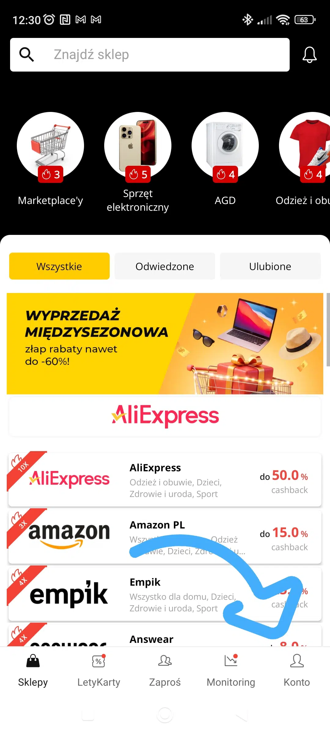 Zrzut ekranu z aplikacji LetyShops przedstawiający listę sklepów objętych promocją cashbackową z okazji Dnia Taty. Widoczne są zwiększone stawki cashbacku, m.in. do 50% w AliExpress, 15% w Amazon oraz podwyższony cashback w Empiku. Na dole ekranu niebieska strzałka wskazuje wybraną ofertę cashbacku, a u góry znajdują się kategorie zakupów i wyszukiwarka sklepów.