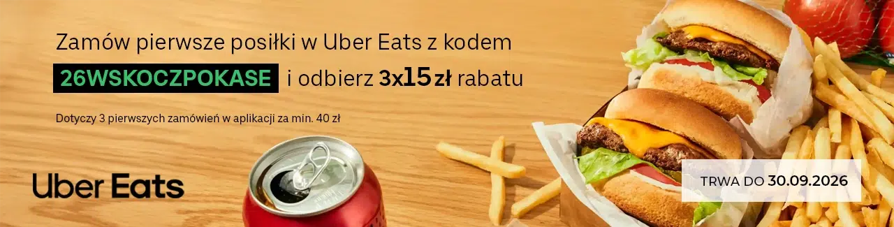 Baner promocji Uber Eats z kodem 26WSKOCZPOKASE, rabatem 3x15 zł na pierwsze zamówienia, burgerami, frytkami i napojem na drewnianym tle.
