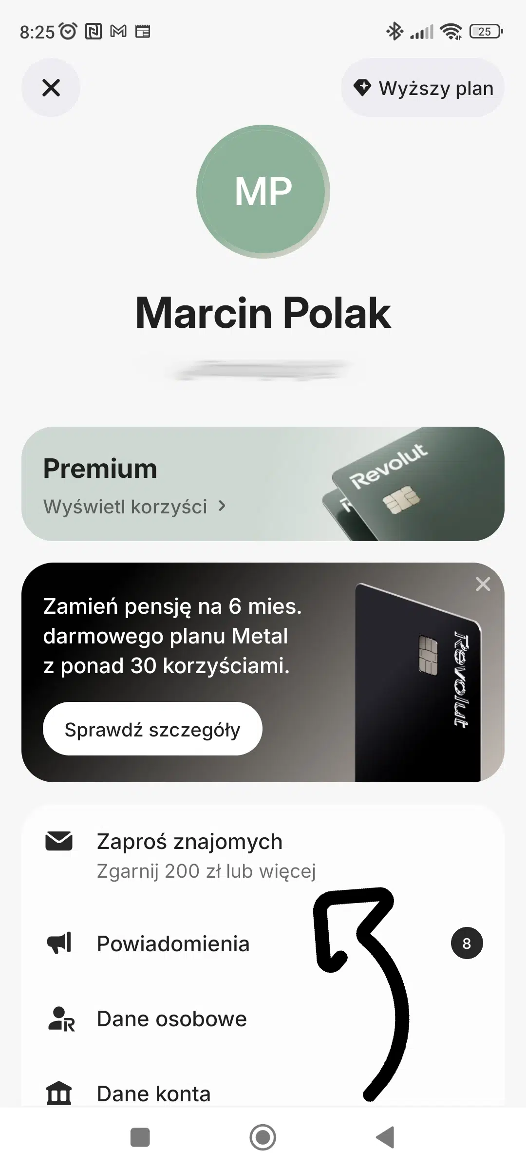 Ekran profilu w aplikacji Revolut z zaznaczoną opcją „Zaproś znajomych”, która prowadzi do programu poleceń i umożliwia wygenerowanie własnego linku polecającego.