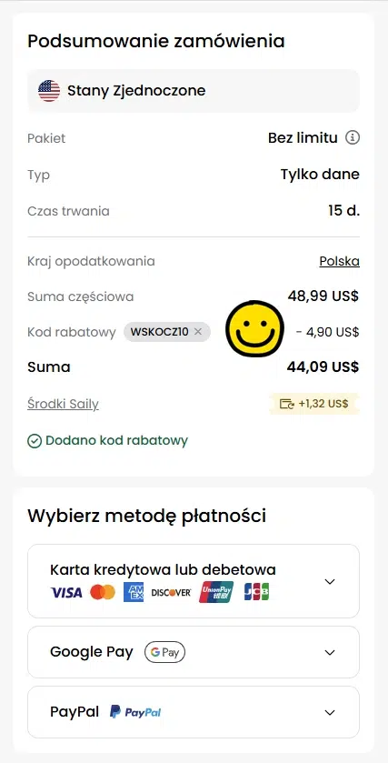Mobilny zrzut ekranu podsumowania zamówienia w Saily z zastosowanym kodem rabatowym WSKOCZ10. Widać zakup nielimitowanego pakietu danych do Stanów Zjednoczonych na 15 dni, a rabat obniża cenę z 48,99 USD do 44,09 USD. Poniżej znajdują się dostępne metody płatności, m.in. karta płatnicza, Google Pay i PayPal.