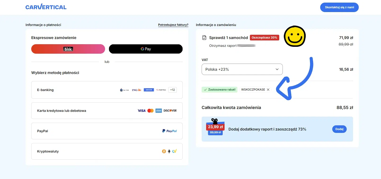 Zrzut ekranu przedstawiający podsumowanie zamówienia w serwisie carVertical z aktywnym kodem rabatowym WSKOCZPOKASE. Po prawej stronie widoczna jest informacja o zastosowaniu 20% zniżki oraz komunikat „Zastosowano rabat!”. Strzałka wskazuje miejsce, w którym wyświetlany jest wpisany kod rabatowy podczas finalizacji zakupu raportu historii pojazdu.