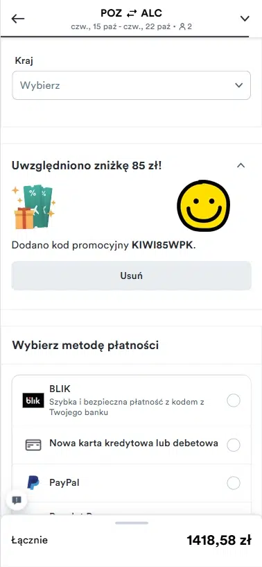 Mobilny widok podsumowania rezerwacji w Kiwi.com z aktywnym kodem rabatowym KIWI85WPK, który obniża cenę podróży o 85 zł przed wyborem metody płatności.