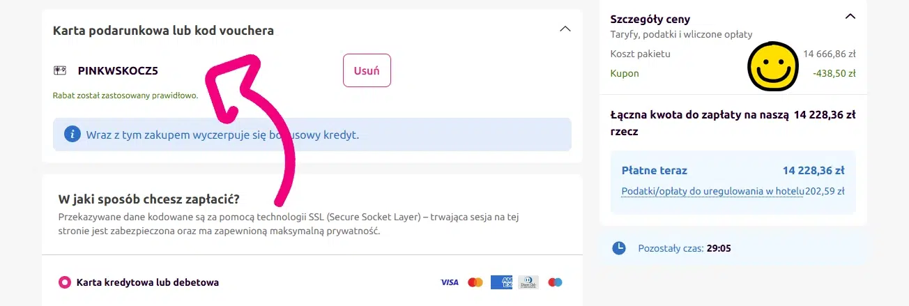 Widok płatności na Lastminute.com z aktywnym kodem rabatowym PINKWSKOCZ5, który obniża cenę pakietu Lot + Hotel o 5% przed finalizacją rezerwacji.